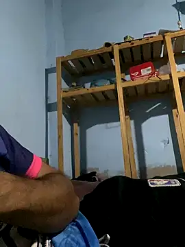 Snapshot of Emabracamonte95 chatting on 11/06/25, 10:25 Emabracamonte95 online show from 11/06/25, 10:25
