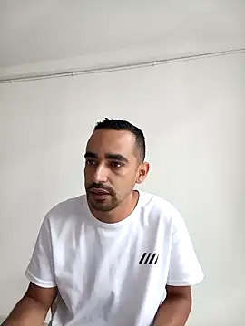 stivenlujan69 online show from 04/15/26, 08:31