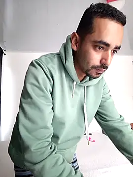 stivenlujan69 online show from 11/16/25, 01:27