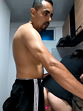 stivenlujan69 online show from 12/17/25, 03:33