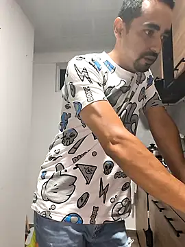 stivenlujan69 online show from 11/29/25, 01:17