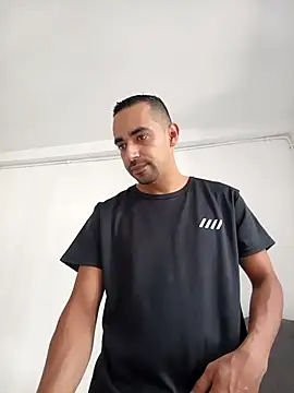 stivenlujan69 online show from 04/12/26, 08:34