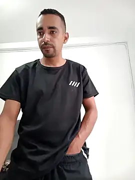 stivenlujan69 online show from 04/13/26, 08:46