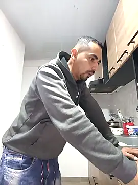 stivenlujan69 online show from 12/14/25, 01:01