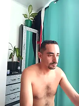 stivenlujan69 online show from 12/17/25, 03:39