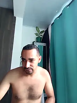 stivenlujan69 online show from 12/18/25, 03:05