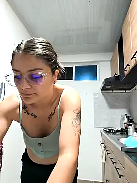 stivenlujan69 online show from 11/20/25, 12:22