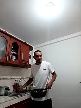 stivenlujan69 online show from 03/03/26, 07:10