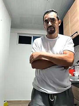 stivenlujan69 online show from 11/26/25, 02:44