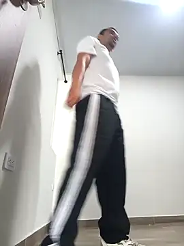 stivenlujan69 online show from 02/23/26, 03:12