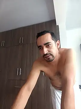 stivenlujan69 online show from 01/11/26, 03:08