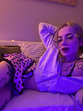 marnemzavar444 online show from 12/16/25, 10:03