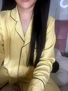 Snapshot of RubyBerry chatting on 11/18/25, 04:21 RubyBerry online show from 11/18/25, 04:21