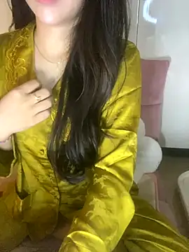 Snapshot of RubyBerry chatting on 10/29/25, 06:23 RubyBerry online show from 10/29/25, 06:23