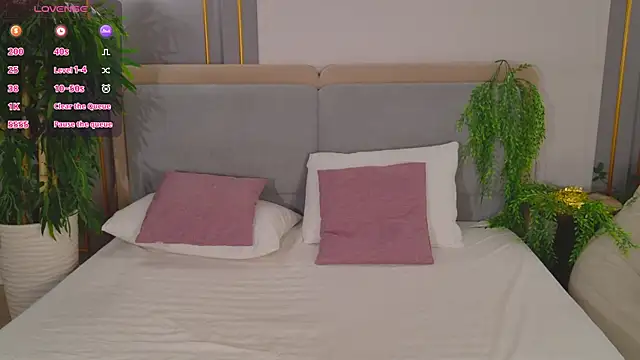 AdoraCortes online show from 04/13/26, 05:11