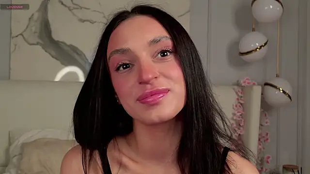 AdoraCortes online show from 11/30/25, 05:08