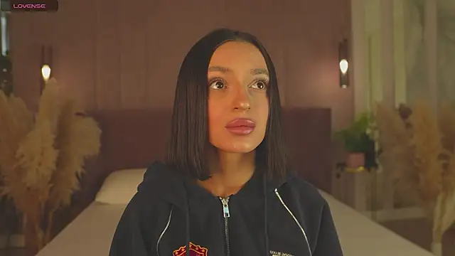 AdoraCortes online show from 04/15/26, 05:02