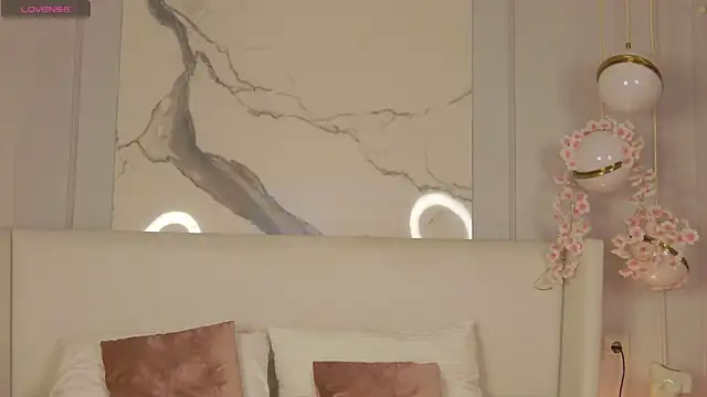 AdoraCortes online show from 09/17/25, 05:20