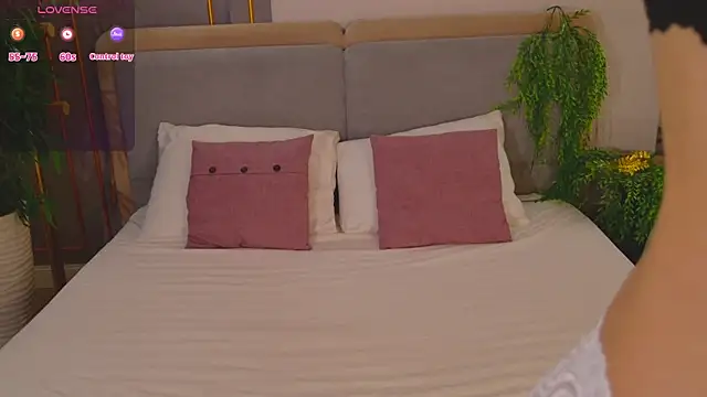 AdoraCortes online show from 04/12/26, 05:11