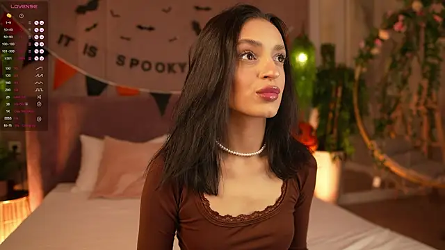 AdoraCortes online show from 10/30/25, 05:06