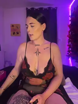 JuliaLaRousse online show from 06/18/26, 07:18