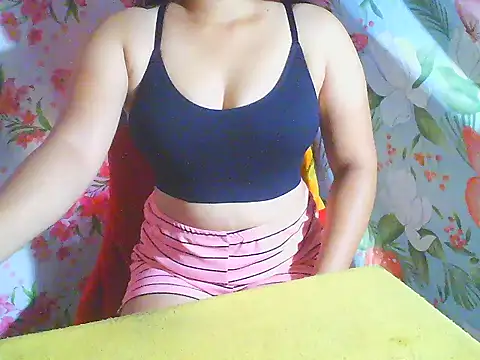 Snapshot of Katie_Winslet chatting on 02/19/26, 12:18 Katie Winslet online show from 02/19/26, 12:18