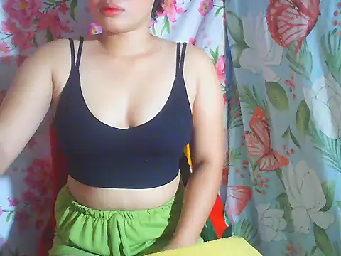 Snapshot of Katie_Winslet chatting on 12/22/25, 11:49 Katie Winslet online show from 12/22/25, 11:49