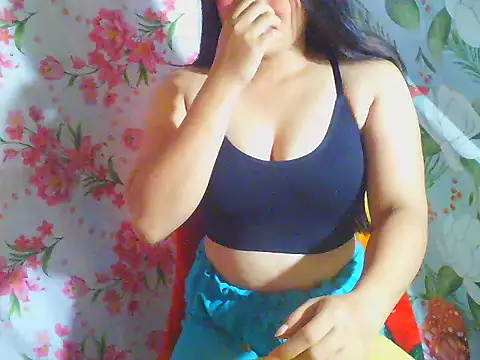 Snapshot of Katie_Winslet chatting on 02/03/26, 11:54 Katie Winslet online show from 02/03/26, 11:54