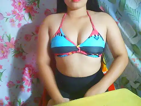 Snapshot of Katie_Winslet chatting on 02/12/26, 12:21 Katie Winslet online show from 02/12/26, 12:21