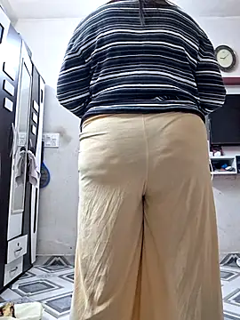 SIMIHOT online show from 12/21/25, 03:25