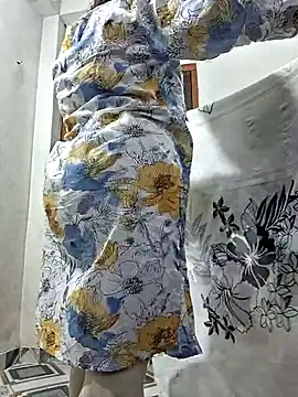 SIMIHOT online show from 10/18/25, 03:25