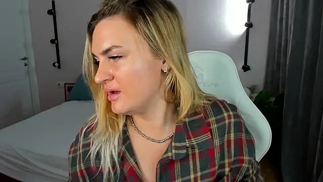 Marie Ellie online show from 03/23/26, 01:50