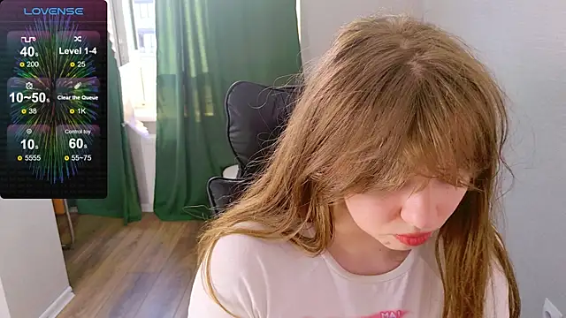 Snapshot of Moon__Bunny chatting on 06/19/26, 03:29 Moon Bunny online show from 06/19/26, 03:29