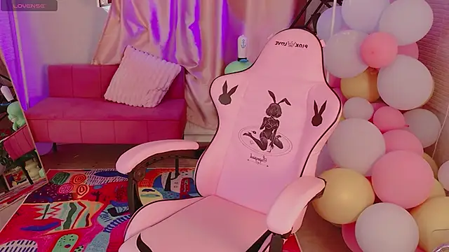 Snapshot of Moon__Bunny chatting on 06/20/26, 03:17 Moon Bunny online show from 06/20/26, 03:17