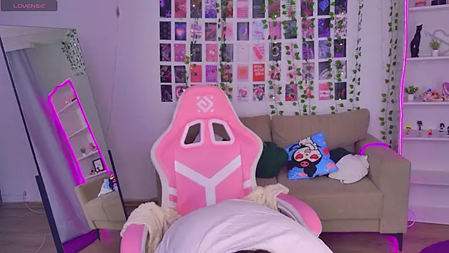 Moon  Bunny online show from 04/15/26, 03:16