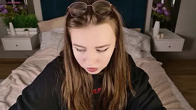 Moon  Bunny online show from 03/06/26, 12:33