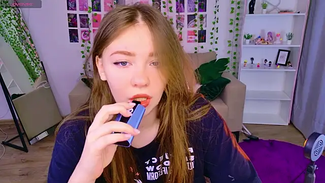 Moon  Bunny online show from 04/08/26, 03:24