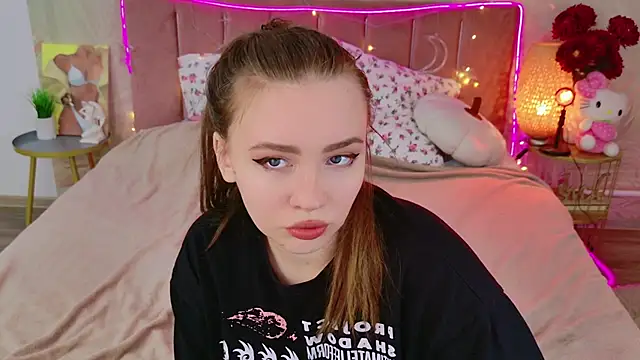 Moon  Bunny online show from 02/12/26, 12:16