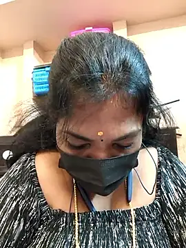 Snapshot of Tamil_Mithra chatting on 11/12/25, 02:43 Tamil Mithra online show from 11/12/25, 02:43