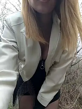 YOOUR EVAA online show from 04/09/26, 08:20