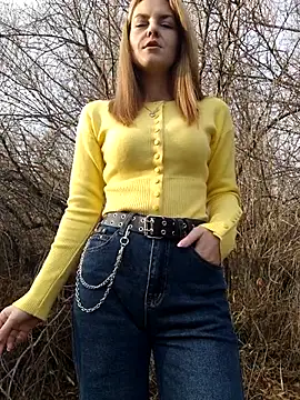 YOOUR EVAA online show from 11/20/25, 08:59