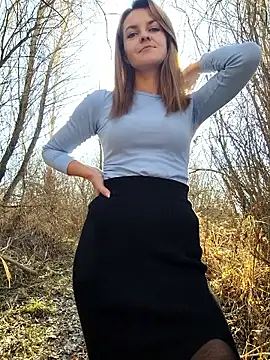 YOOUR EVAA online show from 11/18/25, 08:28