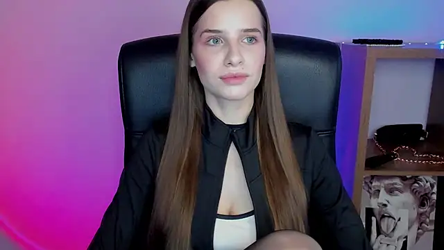 LuxMaya online show from 11/17/25, 07:34