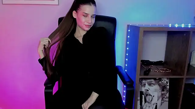 LuxMaya online show from 12/19/25, 07:44