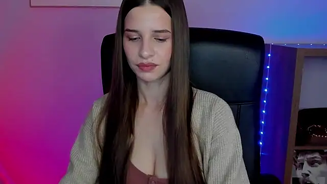 LuxMaya online show from 11/19/25, 07:30