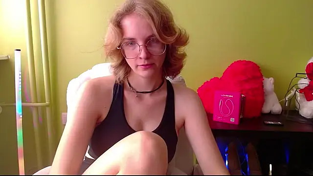 Snapshot of juicyPenny chatting on 06/27/26, 06:52 juicyPenny online show from 06/27/26, 06:52