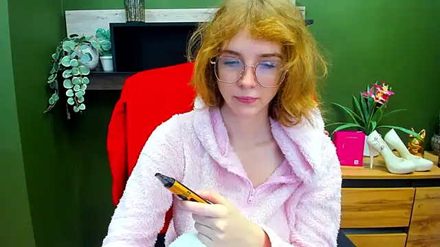 juicyPenny online show from 10/31/25, 07:27