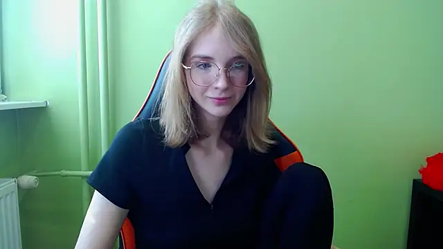 juicyPenny online show from 03/24/26, 07:41