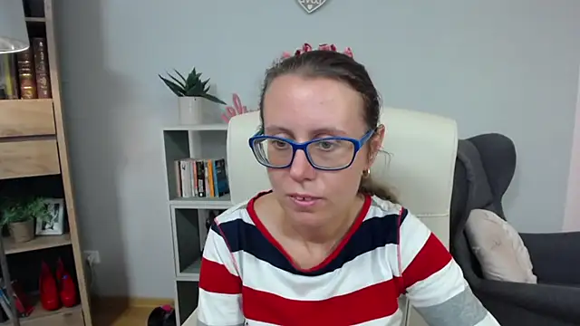 Snapshot of sweetxLizzy chatting on 07/06/26, 04:30 sweetxLizzy online show from 07/06/26, 04:30