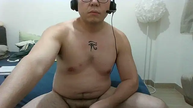 Snapshot of KaylanBMB chatting on 04/12/26, 04:21 KaylanBMB online show from 04/12/26, 04:21